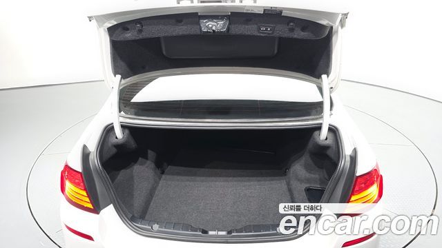 BMW 5-Series 2016 — photo 27