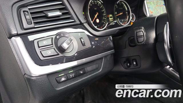 BMW 5-Series 2016 — photo 30