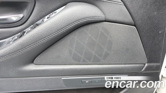 BMW 5-Series 2016 — photo 32
