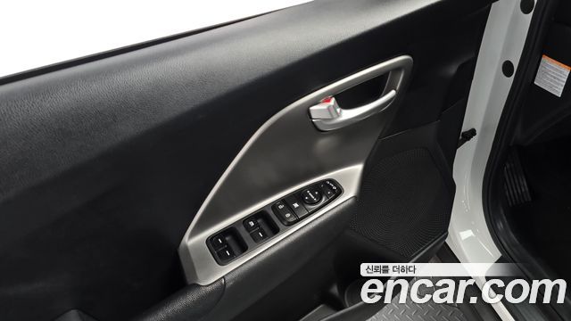 Kia Niro 2023 — photo 17