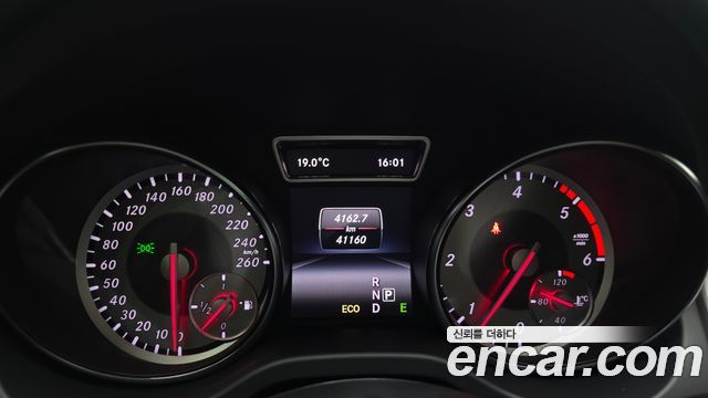 Mercedes-Benz GLA-Class 2015 — photo 8