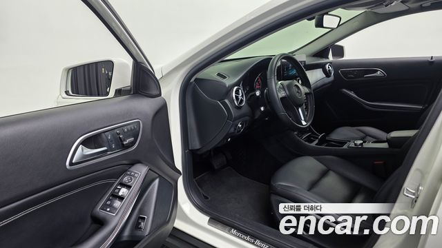 Mercedes-Benz GLA-Class 2015 — photo 12