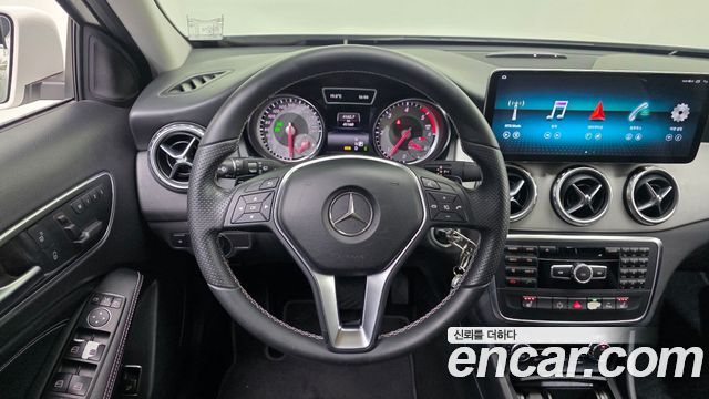 Mercedes-Benz GLA-Class 2015 — photo 14