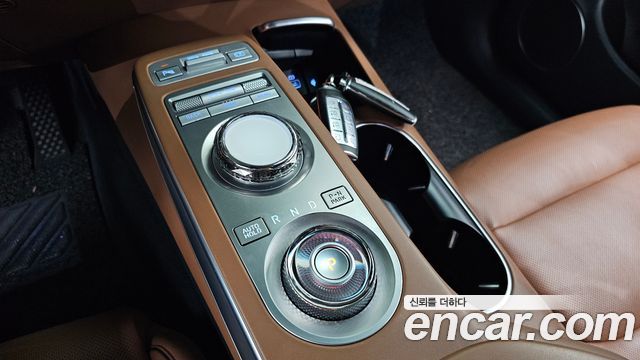 Genesis GV70 2022 — photo 12