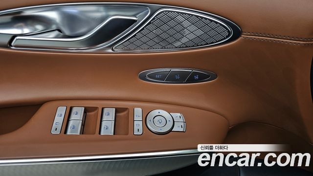 Genesis GV70 2022 — photo 26