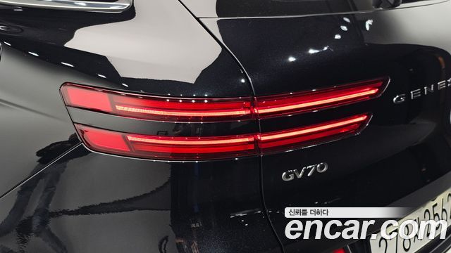 Genesis GV70 2022 — photo 9