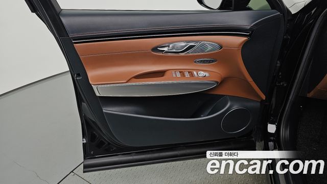 Genesis GV70 2022 — photo 14