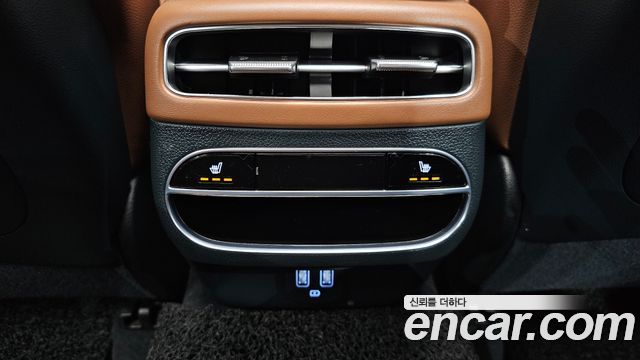 Genesis GV70 2022 — photo 31