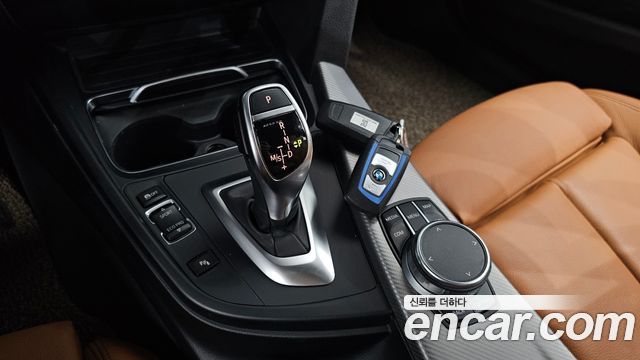 BMW 3-Series 2018 — photo 12