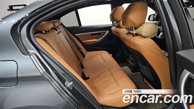 BMW 3-Series 2018 — photo 18