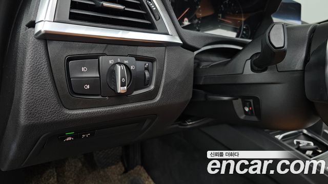 BMW 3-Series 2018 — photo 25