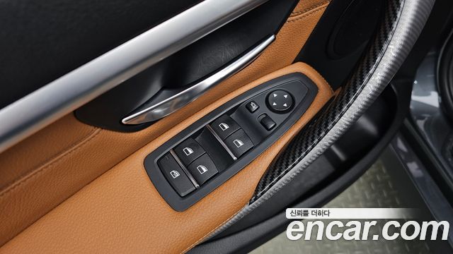 BMW 3-Series 2018 — photo 26