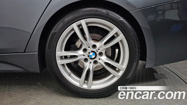 BMW 3-Series 2018 — photo 7