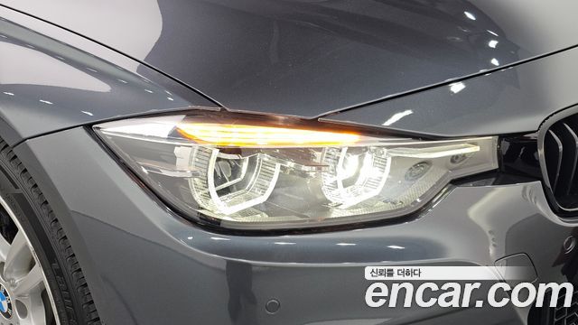 BMW 3-Series 2018 — photo 8