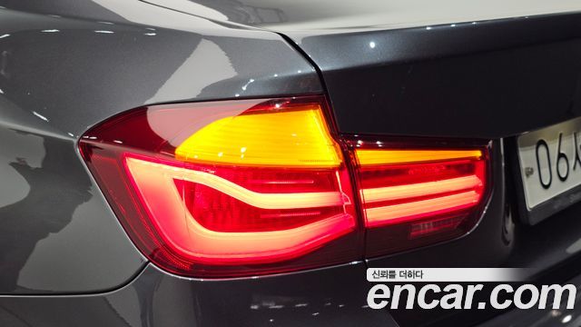 BMW 3-Series 2018 — photo 9
