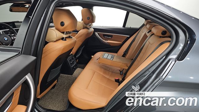 BMW 3-Series 2018 — photo 16