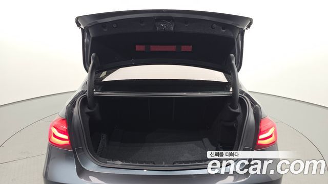 BMW 3-Series 2018 — photo 32