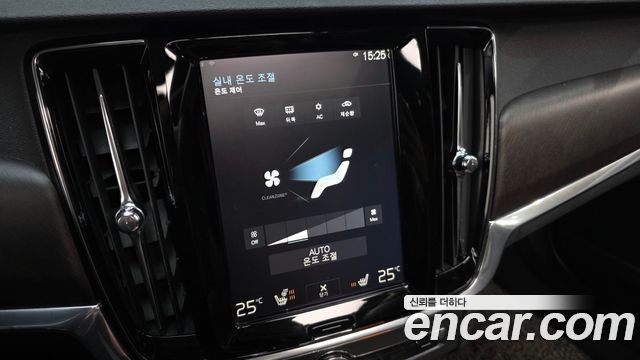 Volvo V90 2017 — photo 17