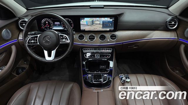 Mercedes-Benz E-Class 2019 — photo 10