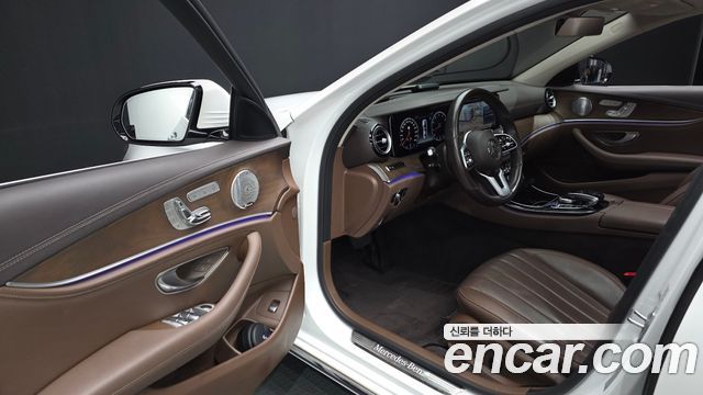 Mercedes-Benz E-Class 2019 — photo 13