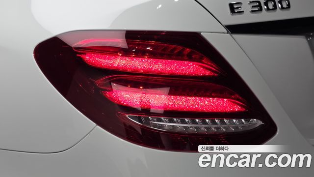 Mercedes-Benz E-Class 2019 — photo 9