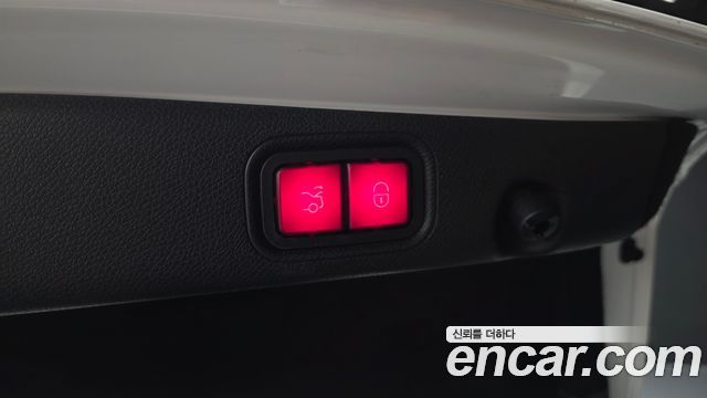 Mercedes-Benz E-Class 2019 — photo 27
