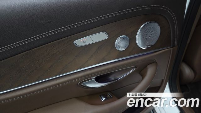 Mercedes-Benz E-Class 2019 — photo 29