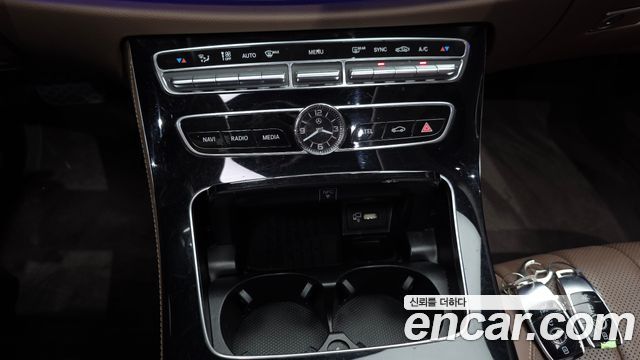 Mercedes-Benz E-Class 2019 — photo 33