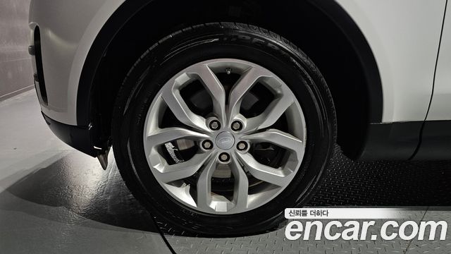 Land Rover Discovery 2018 — photo 5