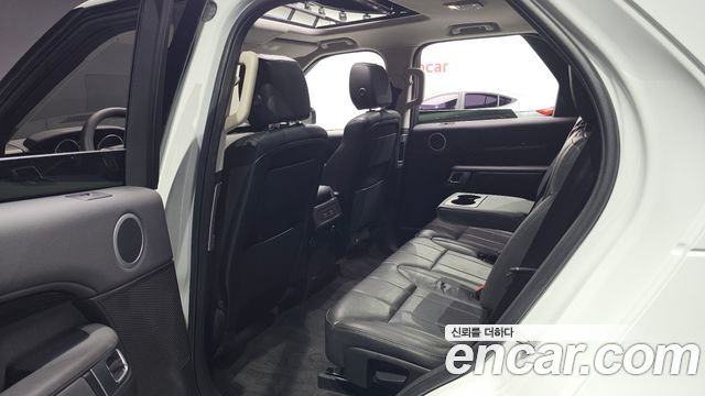 Land Rover Discovery 2018 — photo 11