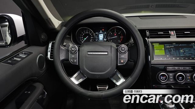 Land Rover Discovery 2018 — photo 12