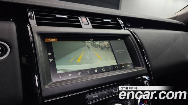 Land Rover Discovery 2018 — photo 13