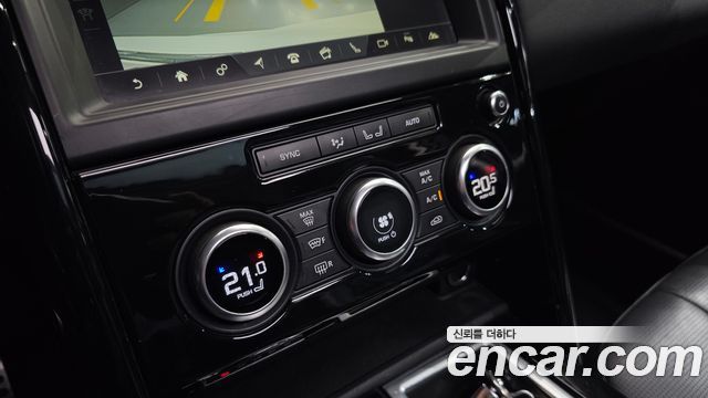 Land Rover Discovery 2018 — photo 14
