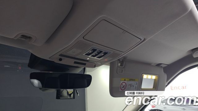 Land Rover Discovery 2018 — photo 16