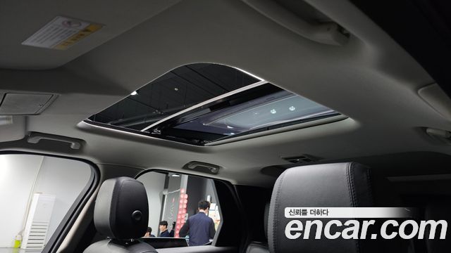 Land Rover Discovery 2018 — photo 18