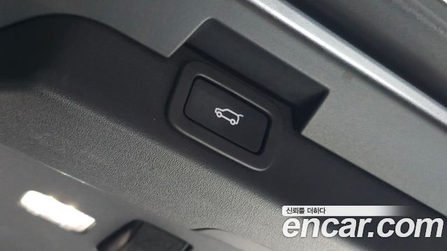 Land Rover Discovery 2018 — photo 19
