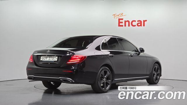 Mercedes-Benz E-Class 2018 — photo 2