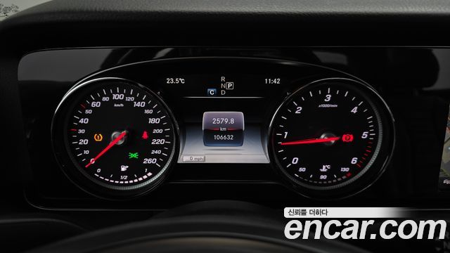Mercedes-Benz E-Class 2018 — photo 11