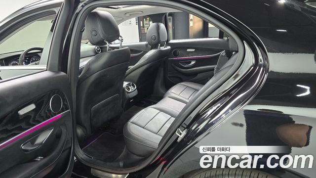 Mercedes-Benz E-Class 2018 — photo 17