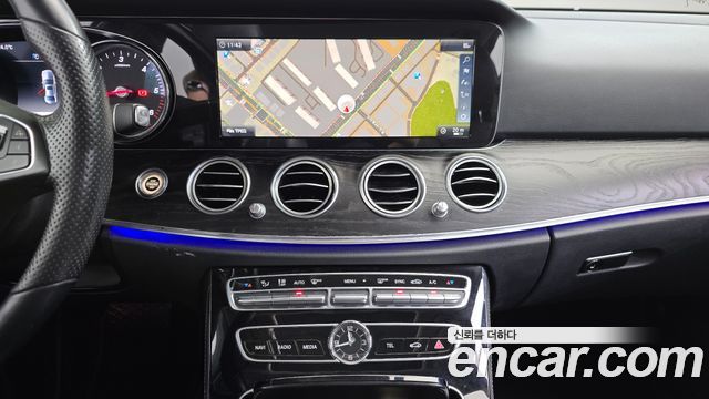 Mercedes-Benz E-Class 2018 — photo 18