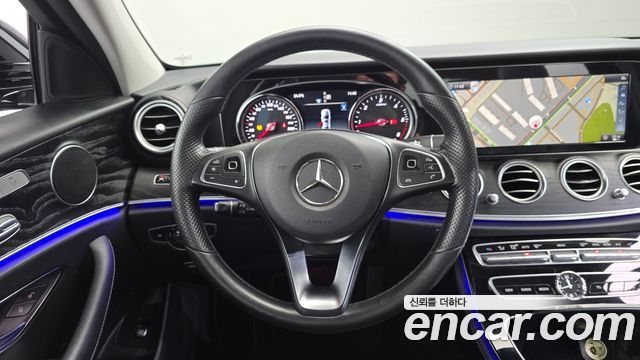 Mercedes-Benz E-Class 2018 — photo 19