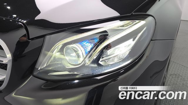 Mercedes-Benz E-Class 2018 — photo 8