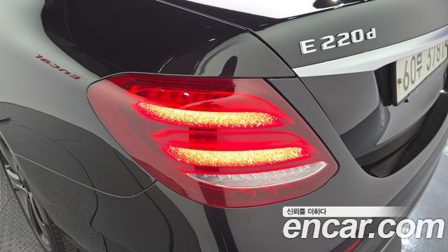 Mercedes-Benz E-Class 2018 — photo 9