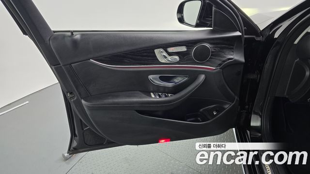 Mercedes-Benz E-Class 2018 — photo 14
