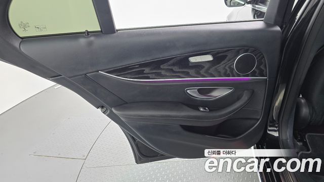 Mercedes-Benz E-Class 2018 — photo 15