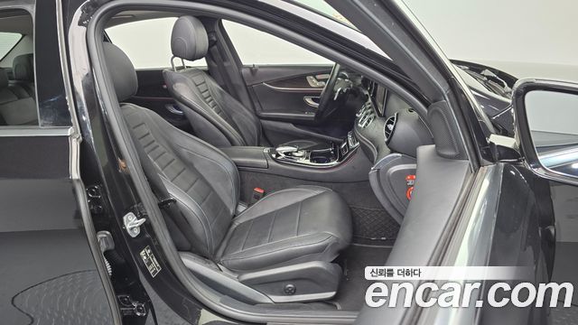 Mercedes-Benz E-Class 2018 — photo 16