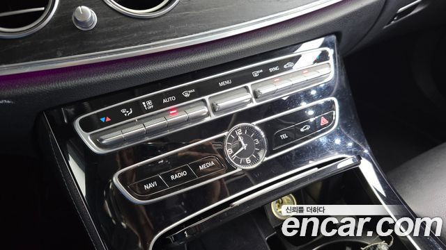 Mercedes-Benz E-Class 2018 — photo 30