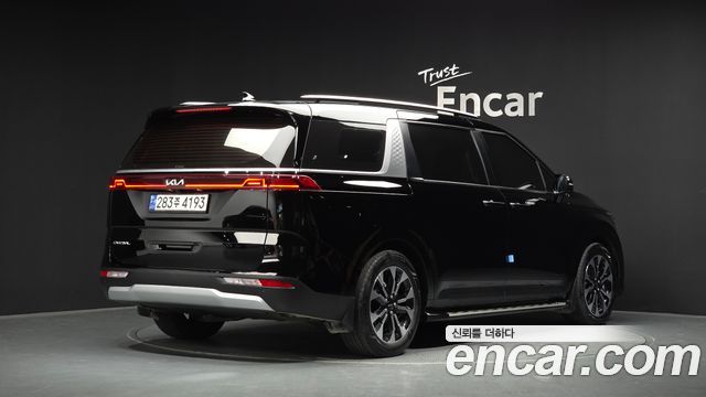 Kia Canival 2023 — photo 2