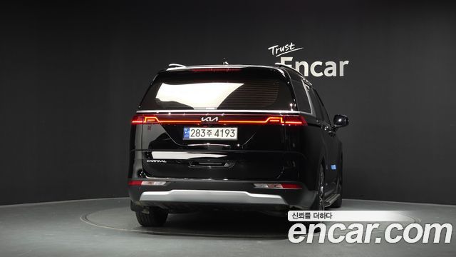 Kia Canival 2023 — photo 4