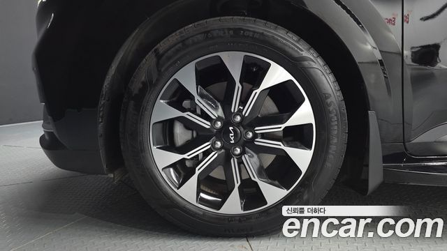 Kia Canival 2023 — photo 5